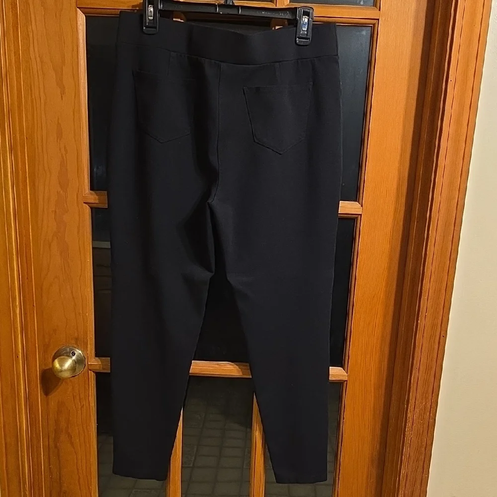 Intro. Black Ankle Pants - Picture 3 of 6